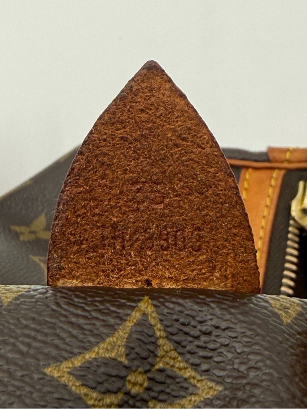 LOUIS VUITTON 1854 PARIS • SAC SOUPLE 35 Bag in Monogram • Made in FRANCE - Picture 13 of 15